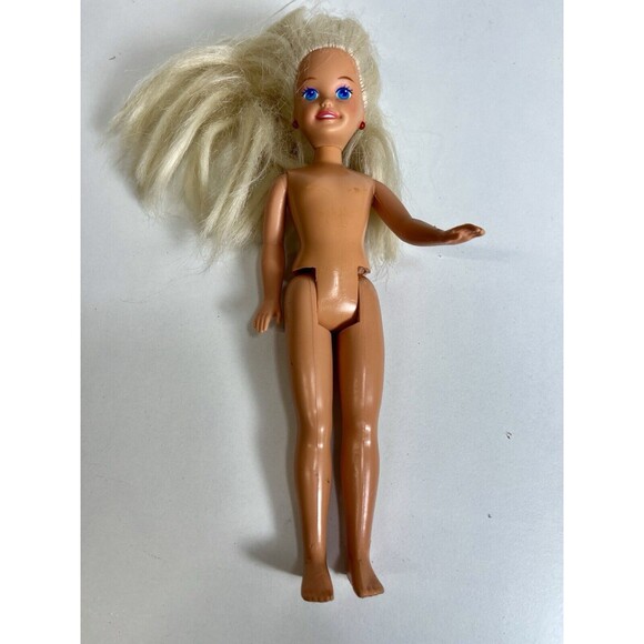 Mattel Barbie Teen Skipper Doll Blond Hair 1991. Movable Arms/Legs. Red Earrings - Picture 8 of 9